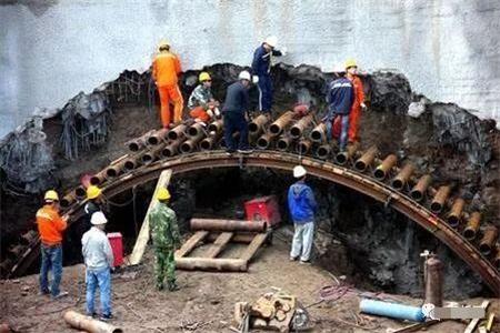 武乡隧道钢花管支护案例